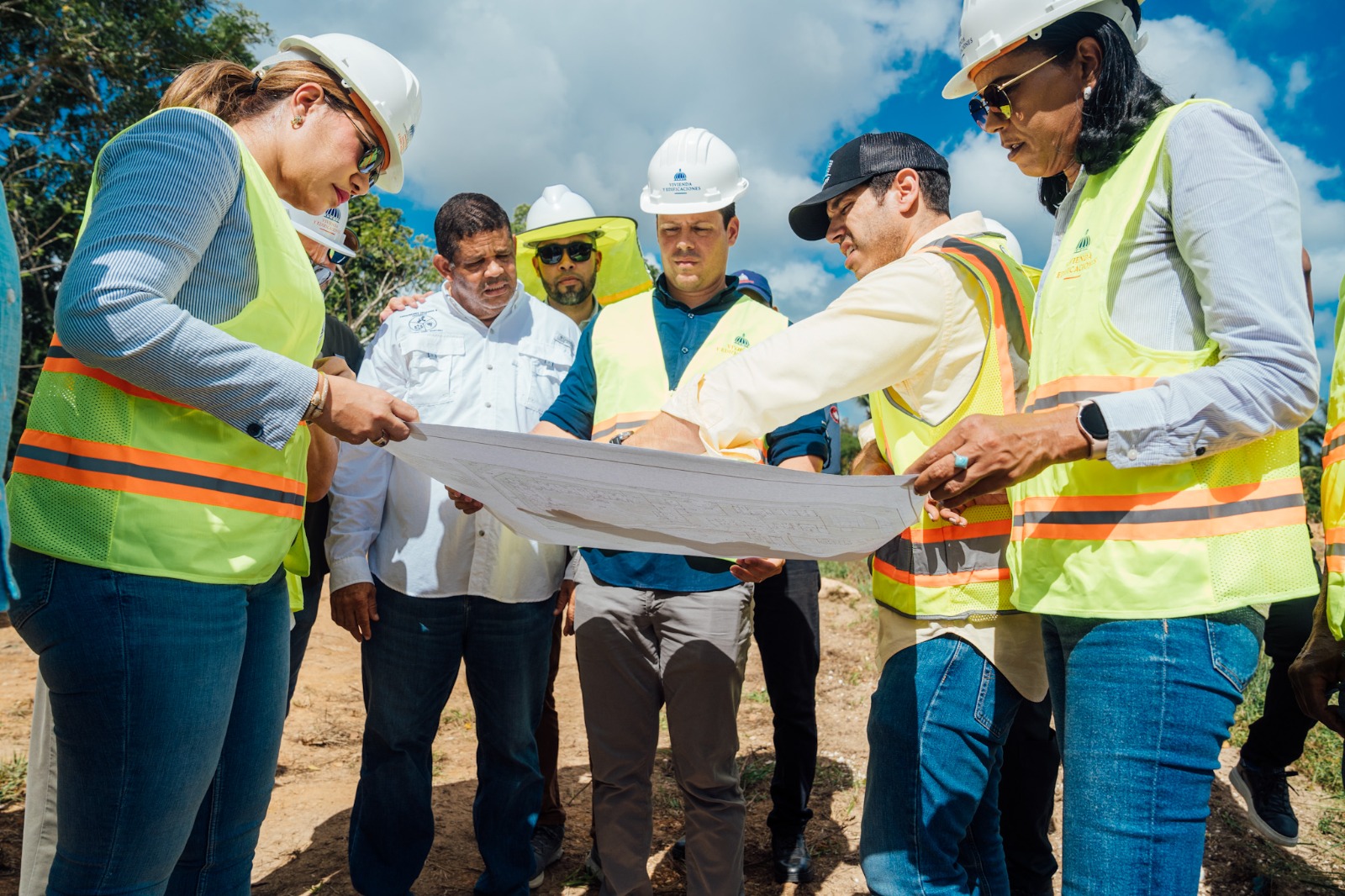 Ministro de Vivienda supervisa construcción del Centro Correccional Preventivo y Unidad Traumatológica de Higüey