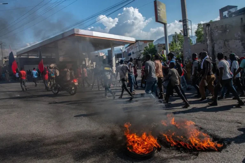 Haití sigue bajo el asedio de las bandas armadas, aunque algunas actividades se reanudan