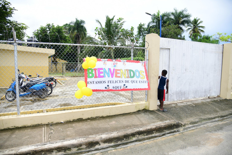 Escuela de SPM donde fue violada menor de 13 años reanuda la docencia