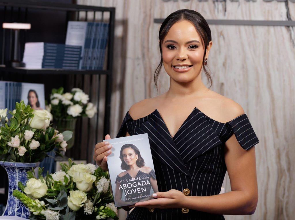 Luz del Alba Rodríguez presenta su libro «En la Mente de una Abogada Joven»