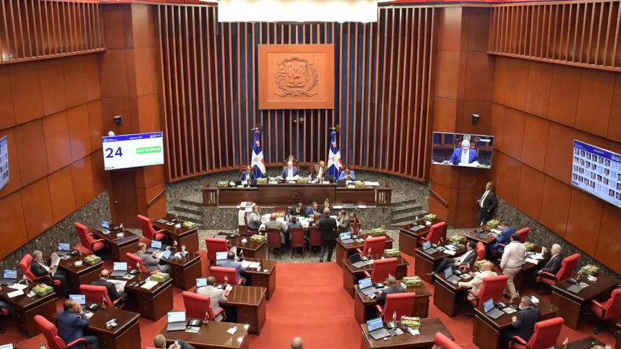 Los senadores y diputados chocan por sus privilegios