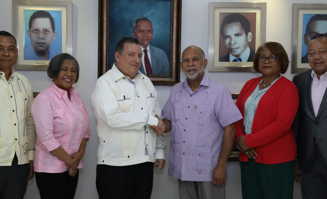 Presidente de Coopnama recibe visita del Comité Ejecutivo de la ADP