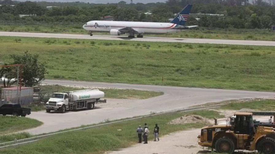 Operaciones comerciales del principal aeropuerto de Haití siguen paralizadas