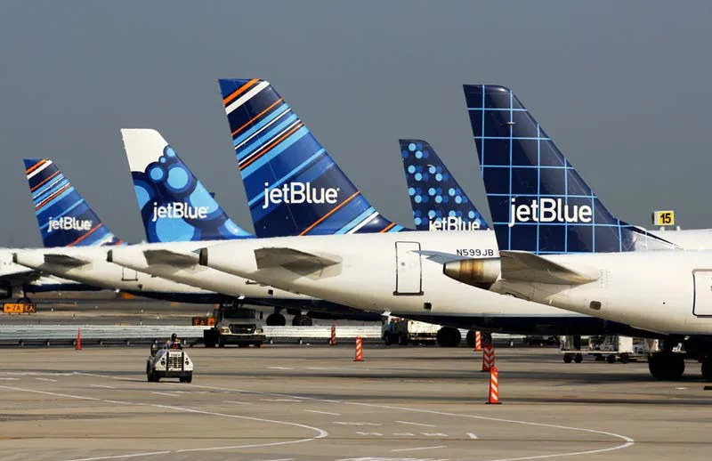 Multan a JetBlue con US$ 2 millones por “vuelos con retrasos crónicos”