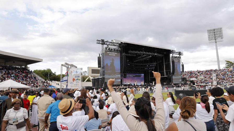 Pastor Ezequiel Molina ataca a partidos y religiones en la Batalla de la Fe