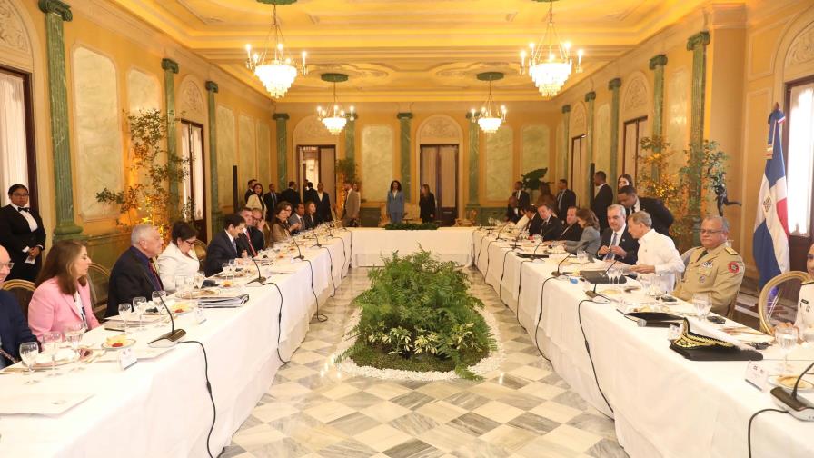 El presidente Luis Abinader y Marco Rubio encabezan una mesa de trabajo con delegaciones