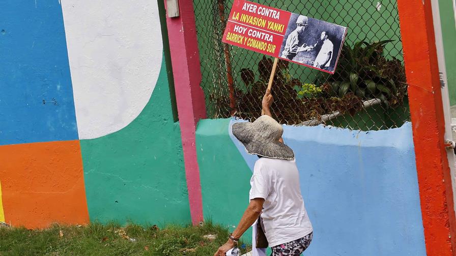 Lo que decían algunas de las pancartas de marcha convocada por la izquierda dominicana
