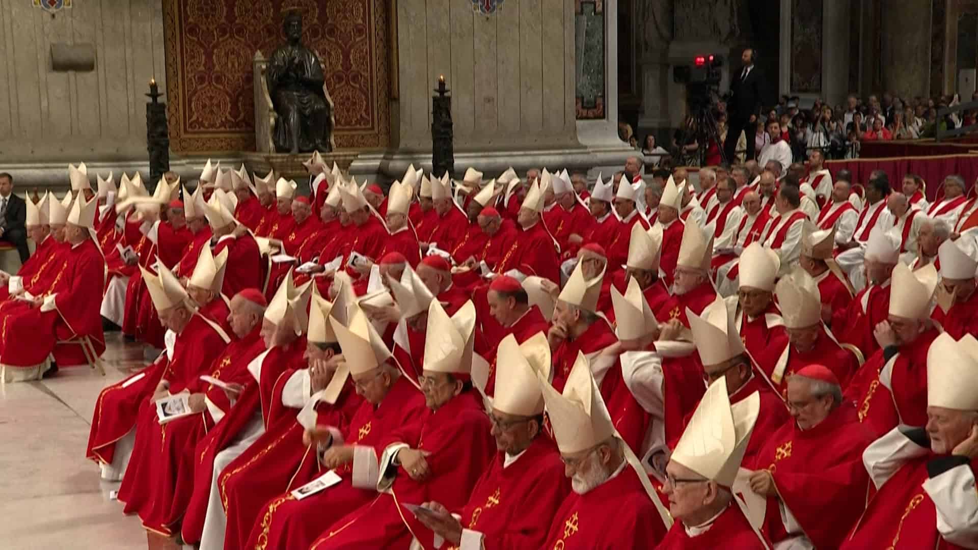 Cónclave para elegir sucesor de Francisco pierde a dos cardenales y votarán 133